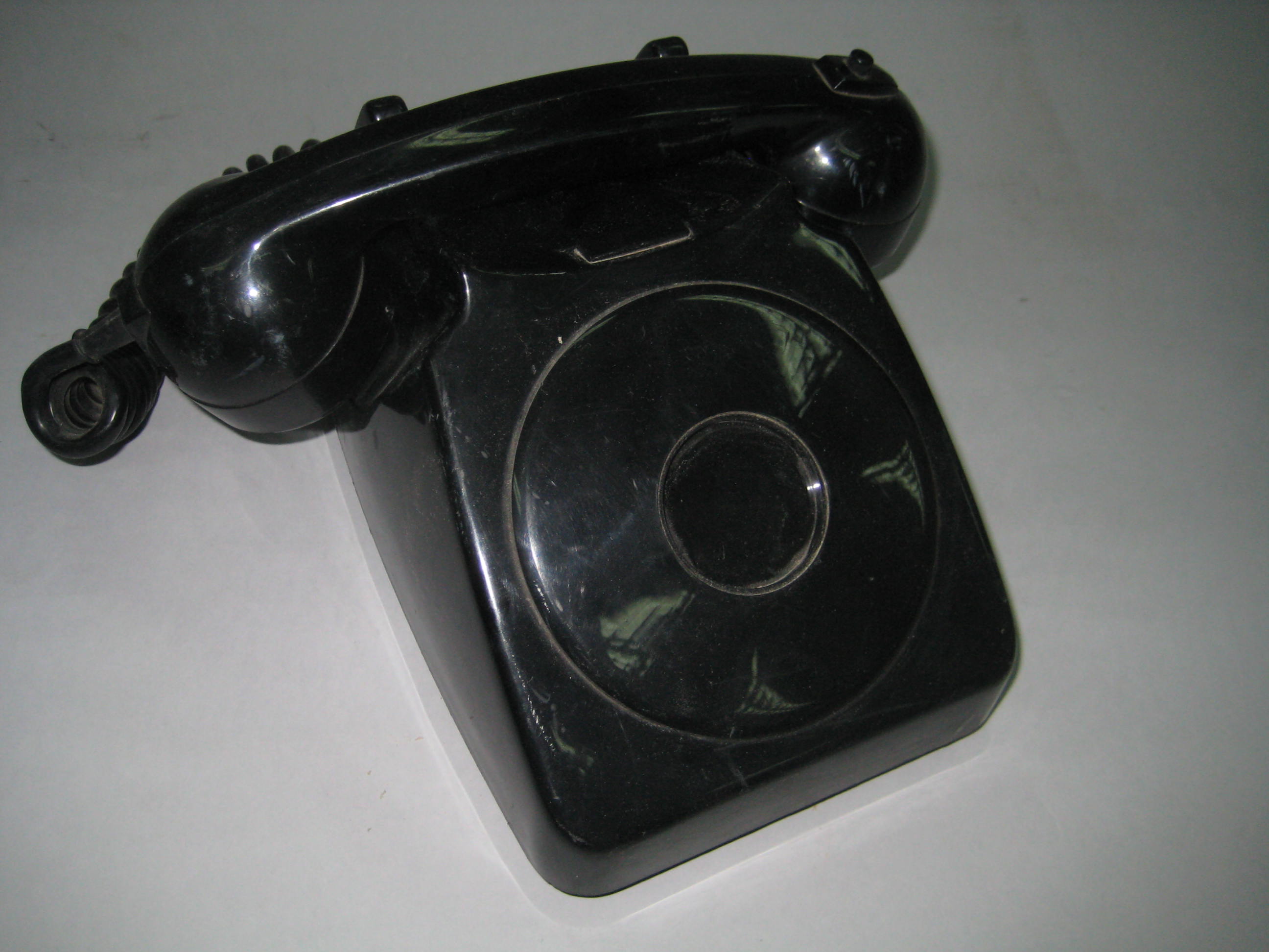 Interni telefon