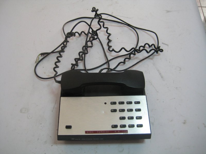 Digitalni telefon Iskra