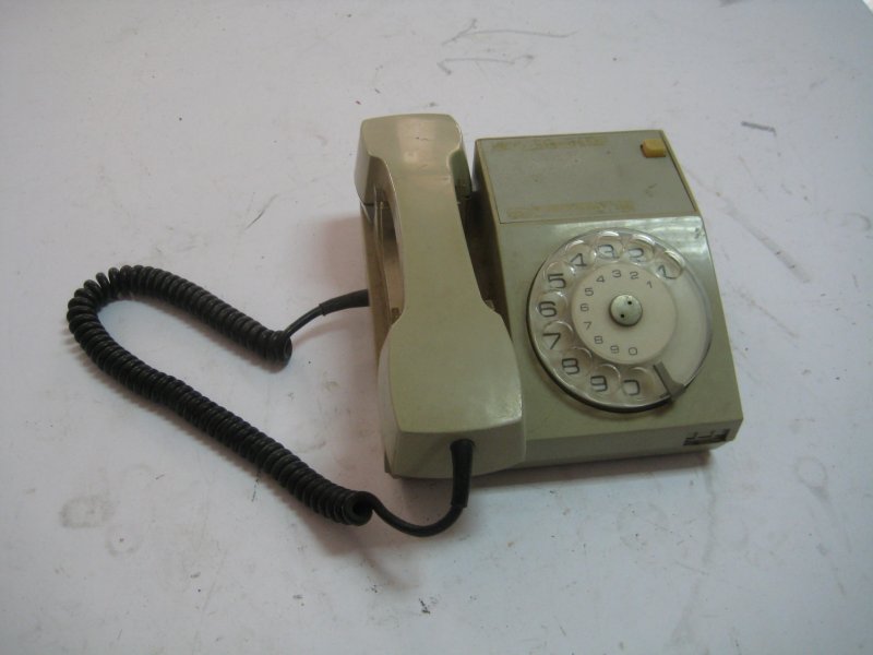 Telefon Iskra s interfonom