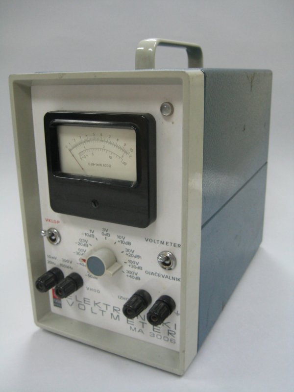 Elektronski voltmetar
